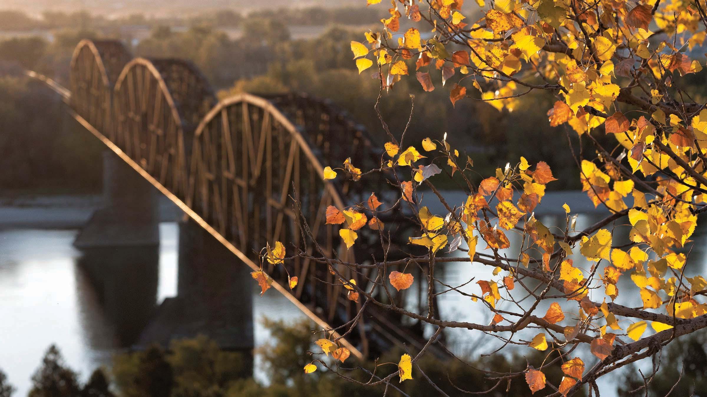 View of the railroad bridge over the Missouri River